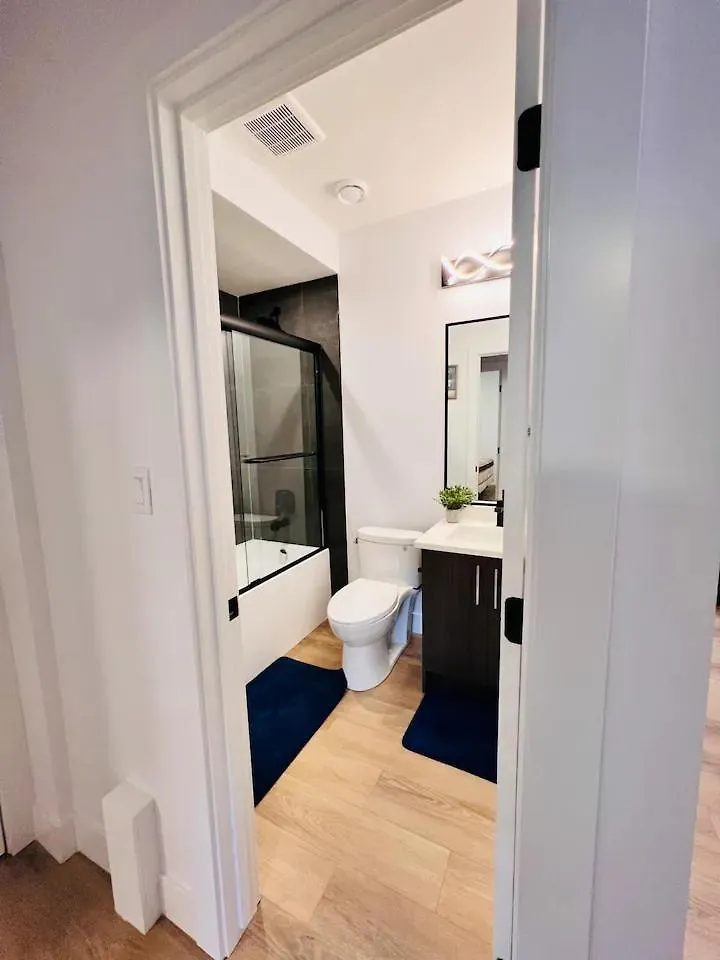 B21 River Valley 2Bd Basement Suite Edmonton Canada