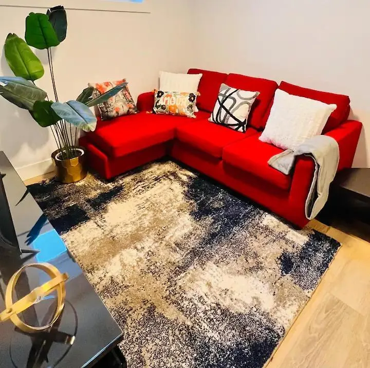 B21 River Valley 2Bd Basement Suite Edmonton 0*,  Kanada