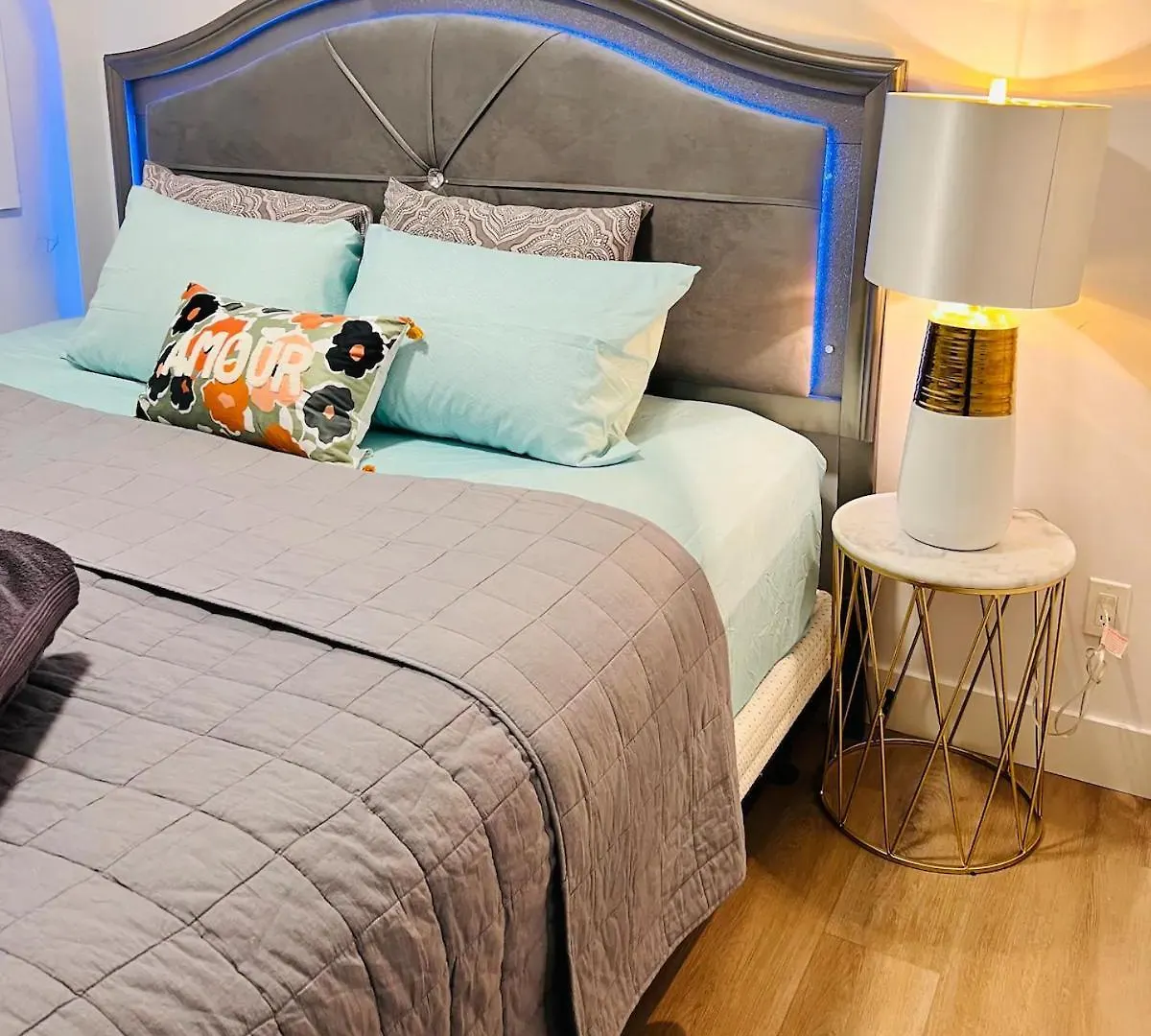B21 River Valley 2Bd Basement Suite Edmonton Kanada